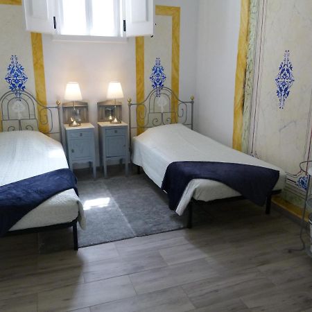 Pateo Dos Oliveira - Casa Dos Senhores เอโวรา ภายนอก รูปภาพ